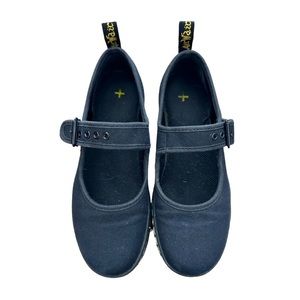 Dr. Martens Carnaby flats